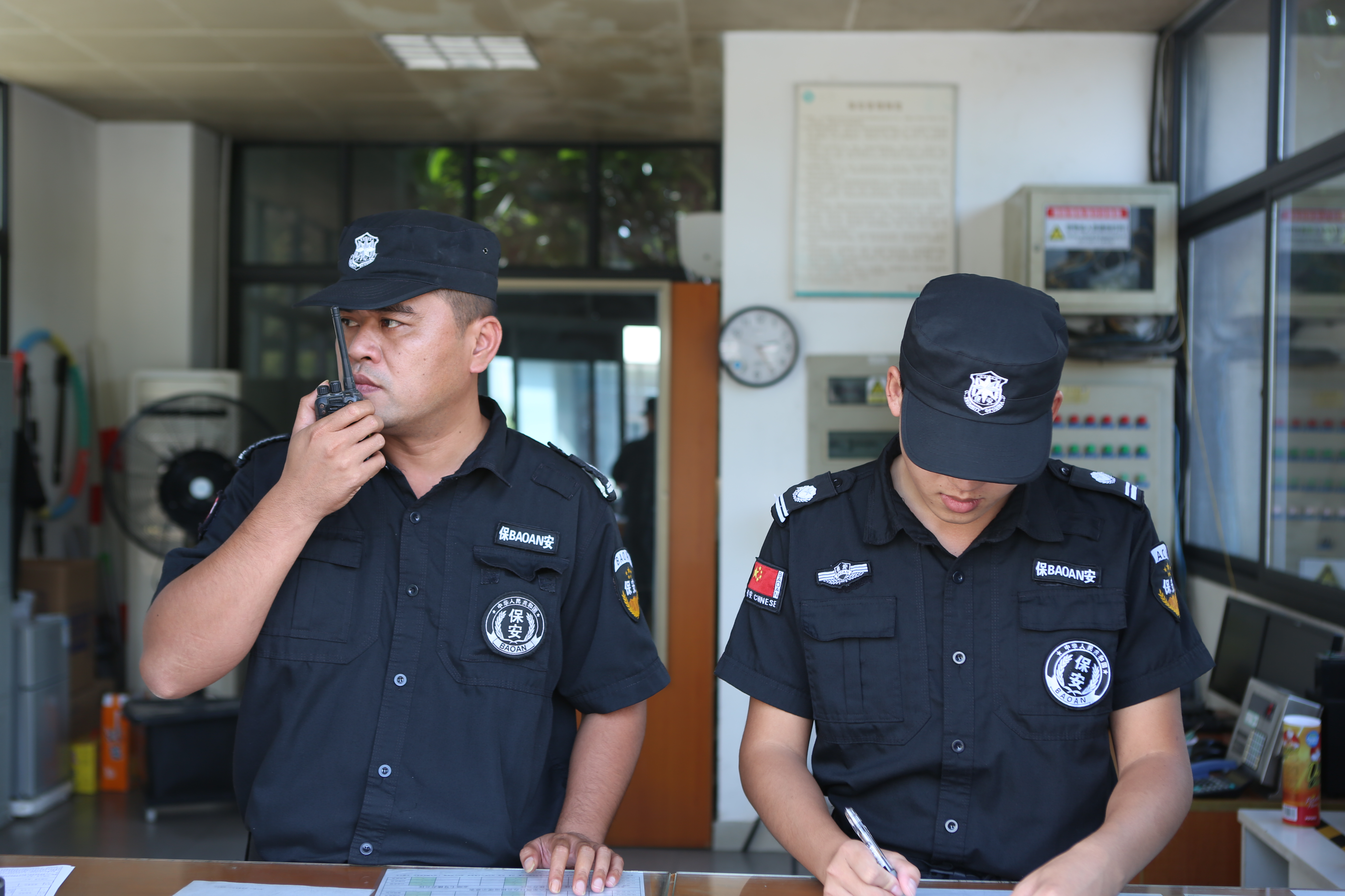�ȷ����������뼶ͬ��ȫ������,����˲�伴֪����