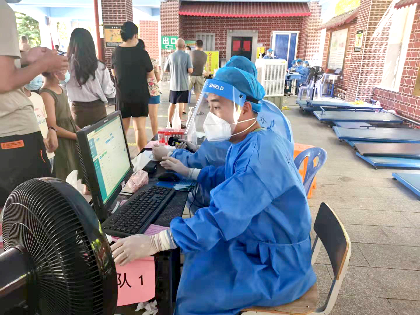 �ȷ����������뼶ͬ��ȫ������,����˲�伴֪����