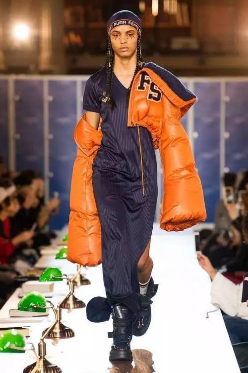 �ȷ����������뼶ͬ��ȫ������,����˲�伴֪����